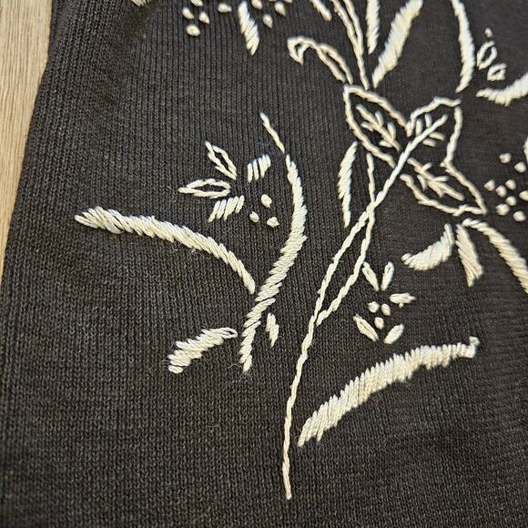 Vtg Embroidered Floral Sweater Womens S Black White Short Sleeve Wearable Art - Picture 3 of 8